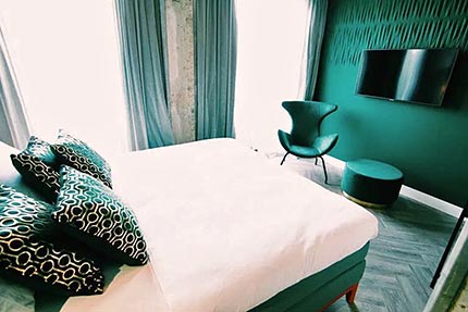 boutique-hotel bed, bites & business