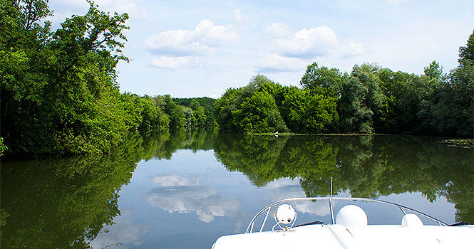 Mit dem Hausboot durch die grüne Natur Frankreichs hausboot-tour frankreich
