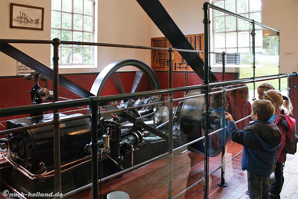 Dampfmaschine in der alten Milchfabrik