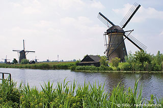 Die berühmten Windmühlen von Kinderdijk in Holland während der Rad- und Schiffsreise Südroute kinderdijk muehlen
